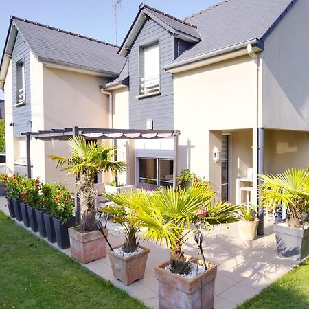 Bed and Breakfast Chez Helene Saint-Coulomb Exterior foto